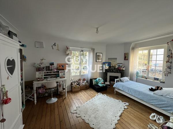 Maison à vendre de 8 pièces de 260 m² au sol avec appartement 2 pièces entrée indépendante