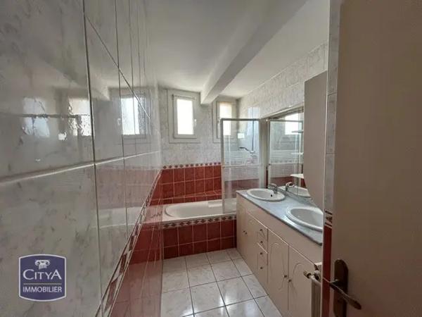 Appartement à vendre 4 pièces 71m² Toulon (83200)