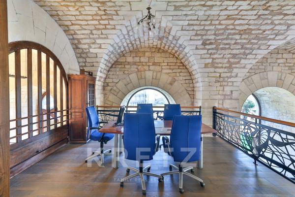 Château d'eau à toit plat