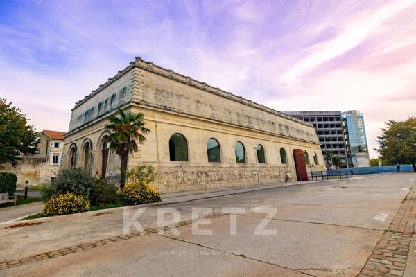 Château d'eau à toit plat