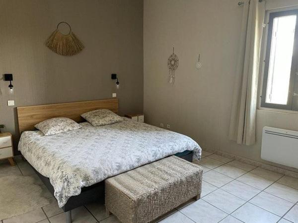 Maison 6 pièces de 203m2 sur 1200m2 de terrain piscinable.