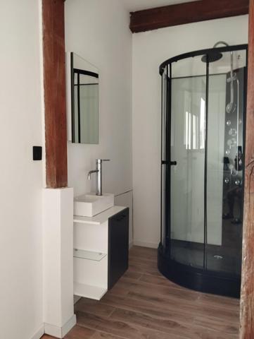 Maison 6 pièces de 203m2 sur 1200m2 de terrain piscinable.