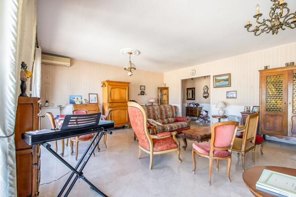 Lumineux 3 pièces traversant avec terrasses.