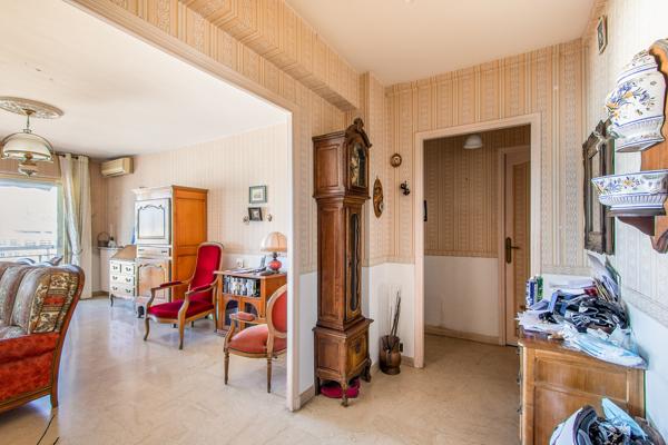 Lumineux 3 pièces traversant avec terrasses.