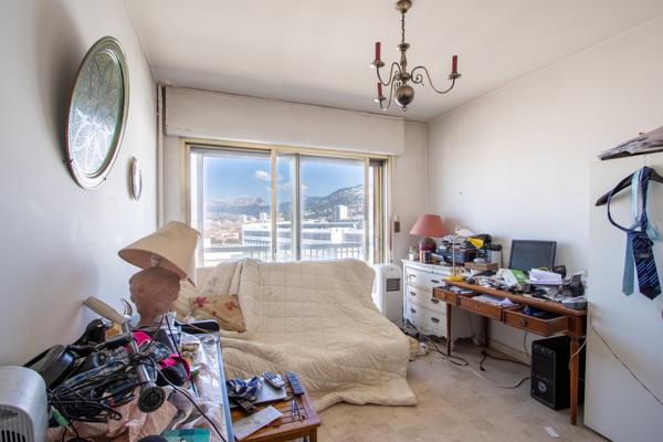 Lumineux 3 pièces traversant avec terrasses.