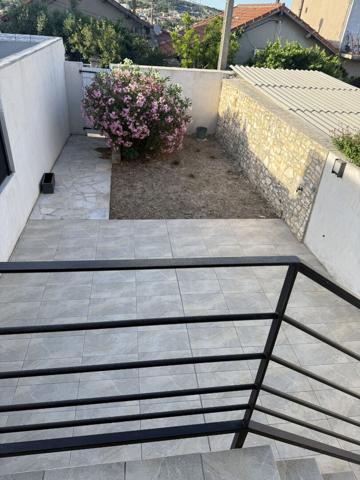 Les Pennes Mirabeau - PETITE MAISON T2  AVEC JARDIN ET TERRASSE .