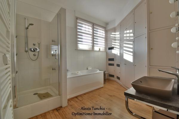 Magnifique Demeure Bourgeoise avec Jardin Arboré à 8 Min de la Gare d'ARMENTIERES (59)