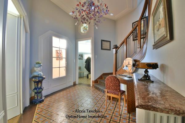 Magnifique Demeure Bourgeoise avec Jardin Arboré à 8 Min de la Gare d'ARMENTIERES (59)