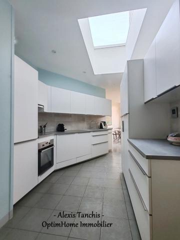 Magnifique Demeure Bourgeoise avec Jardin Arboré à 8 Min de la Gare d'ARMENTIERES (59)