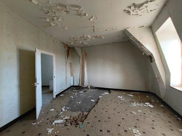 49500 SEGRE EN ANJOU BLEU APPARTEMENT T2 A RENOVER - CENTRE VILLE