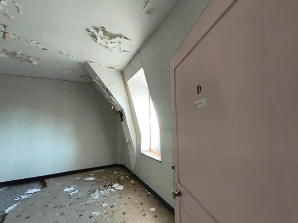 49500 SEGRE EN ANJOU BLEU APPARTEMENT T2 A RENOVER - CENTRE VILLE