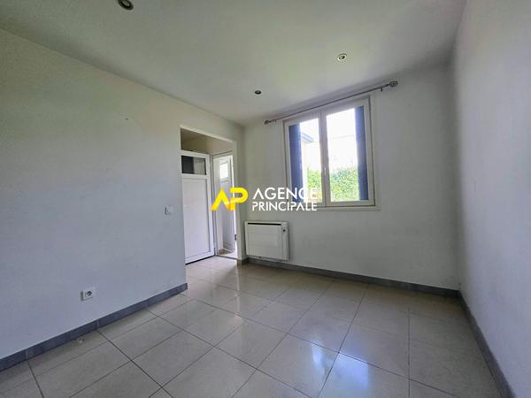 Maison de 92m² divisée en 3 appartements à 15minutes à pied de la gare d'ARGENTEUIL. €365 000 ** - Référence 4548