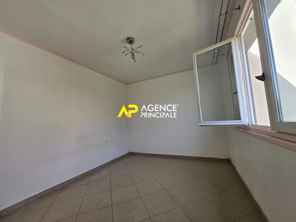 Maison de 92m² divisée en 3 appartements à 15minutes à pied de la gare d'ARGENTEUIL. €365 000 ** - Référence 4548