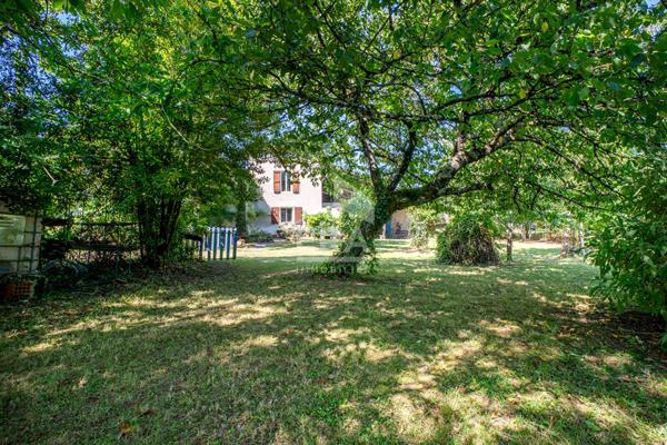 Maison en pierre pleine de charme entre Francescas et Nérac
