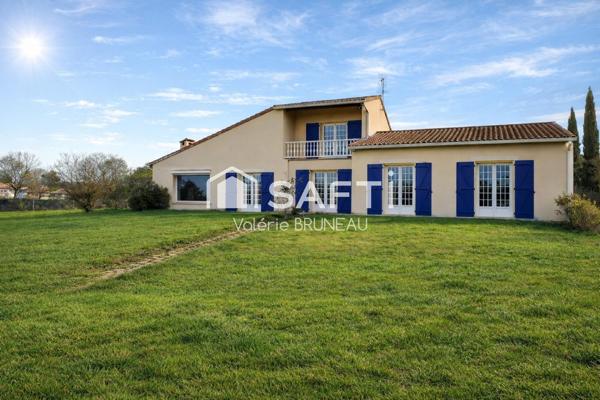 Maison contemporaine avec piscine sur 1,6 hectare – volumes exceptionnels -