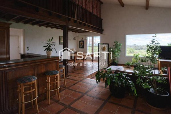 Maison contemporaine avec piscine sur 1,6 hectare – volumes exceptionnels -