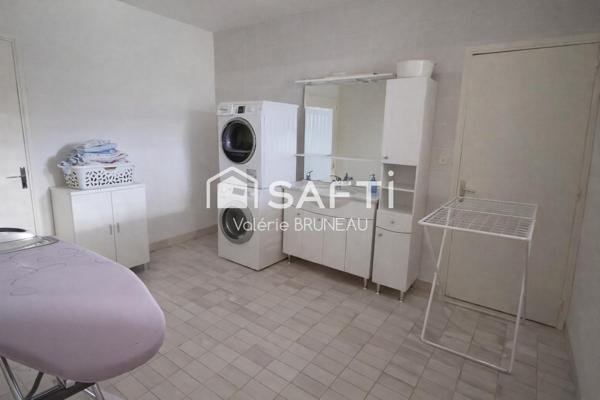 Maison contemporaine avec piscine sur 1,6 hectare – volumes exceptionnels -