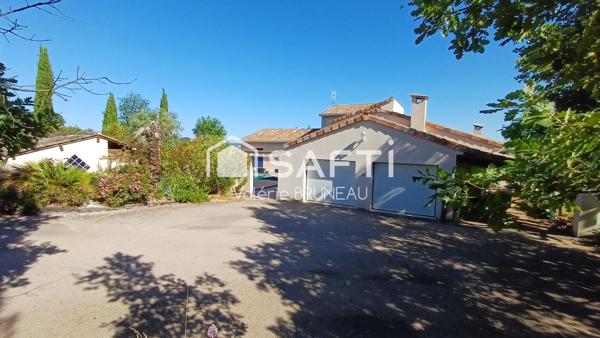 Maison contemporaine avec piscine sur 1,6 hectare – volumes exceptionnels -