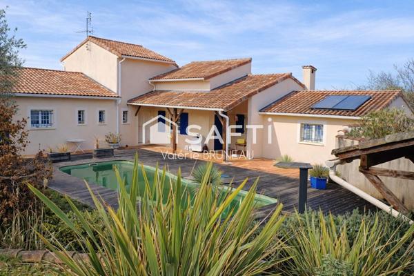 Maison contemporaine avec piscine sur 1,6 hectare – volumes exceptionnels -