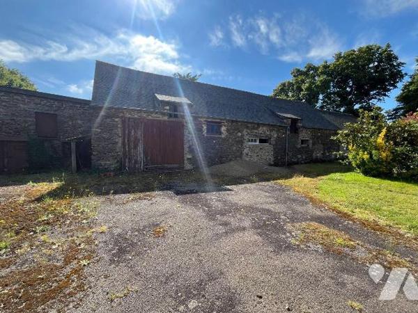 UNIQUEMENT A L'ÉTUDE / GUIGNEN / FORT POTENTIEL 

À vendre, un ensemble immobilier situé à GU...