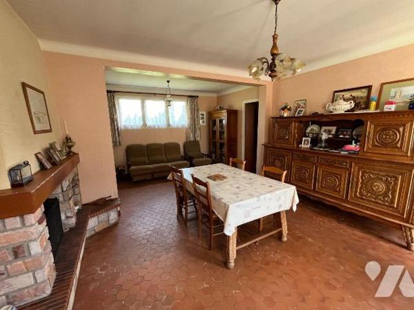 UNIQUEMENT A L'ÉTUDE / GUIGNEN / FORT POTENTIEL 

À vendre, un ensemble immobilier situé à GU...