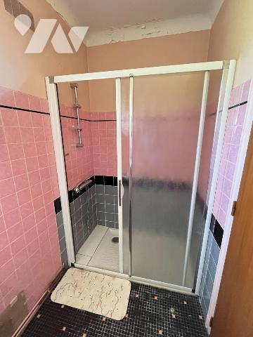 UNIQUEMENT A L'ÉTUDE / GUIGNEN / FORT POTENTIEL 

À vendre, un ensemble immobilier situé à GU...