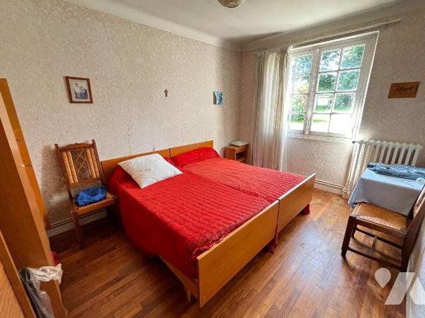 UNIQUEMENT A L'ÉTUDE / GUIGNEN / FORT POTENTIEL 

À vendre, un ensemble immobilier situé à GU...