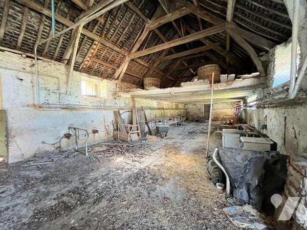 UNIQUEMENT A L'ÉTUDE / GUIGNEN / FORT POTENTIEL 

À vendre, un ensemble immobilier situé à GU...