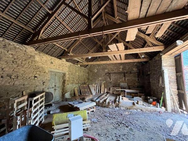 UNIQUEMENT A L'ÉTUDE / GUIGNEN / FORT POTENTIEL 

À vendre, un ensemble immobilier situé à GU...