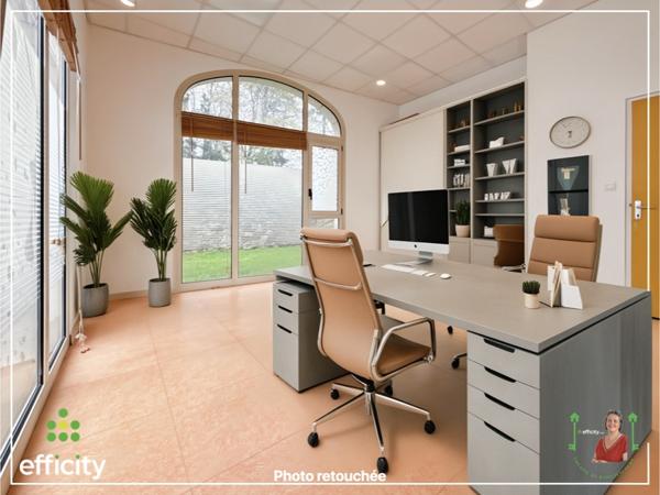 Bureau
         3 pièces
        - 50 m²