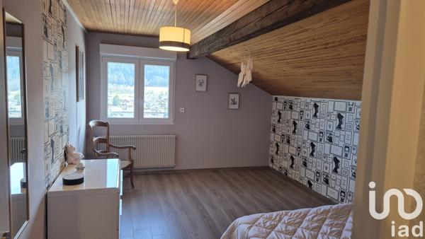 Maison traditionnelle 6 pièces de 160 m² à Villers-le-Lac (25130)