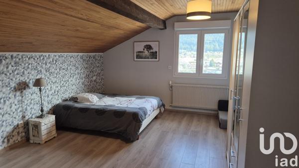 Maison traditionnelle 6 pièces de 160 m² à Villers-le-Lac (25130)