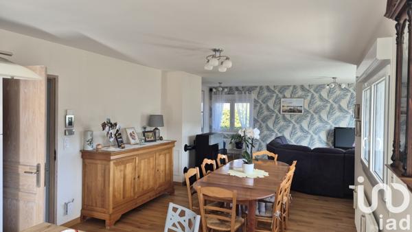 Maison traditionnelle 6 pièces de 160 m² à Villers-le-Lac (25130)