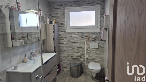 Maison traditionnelle 6 pièces de 160 m² à Villers-le-Lac (25130)