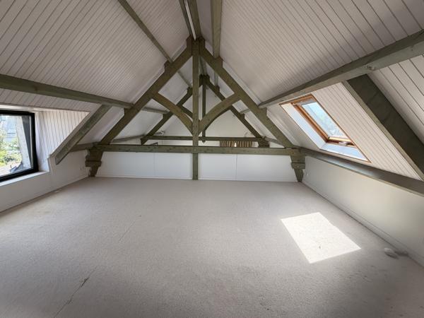 Longère rénovée à Vannes – Maison de caractère avec dépendance, jardin et performance énergétique B