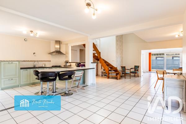 Maison à vendre 8 pièces 177,2 m² Veauche