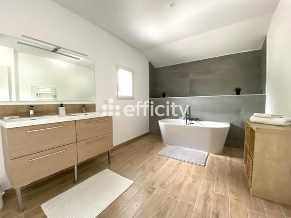 Maison
         3 pièces
        - 77 m² Exclusivité 285 000 € *