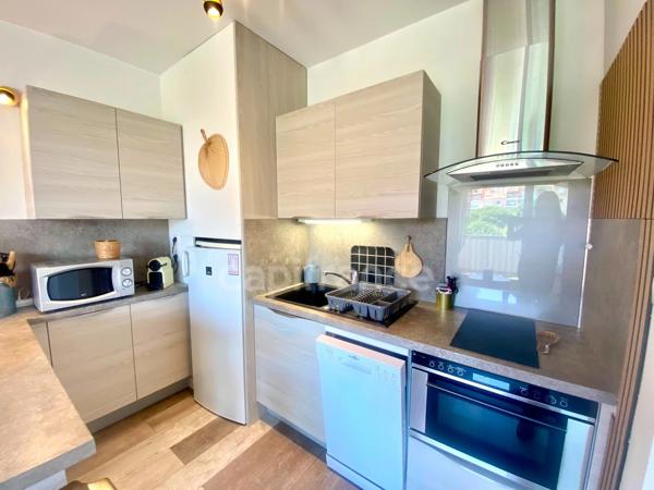 Appartement à vendre 2 pièces HYERES (83) - Port d'Hyères - Balcon - Vue dégagée