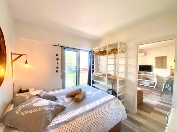 Appartement à vendre 2 pièces HYERES (83) - Port d'Hyères - Balcon - Vue dégagée