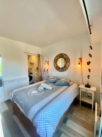 Appartement à vendre 2 pièces HYERES (83) - Port d'Hyères - Balcon - Vue dégagée
