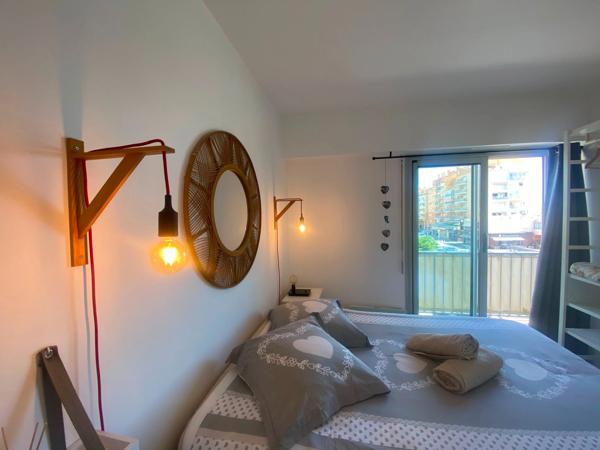 Appartement à vendre 2 pièces HYERES (83) - Port d'Hyères - Balcon - Vue dégagée
