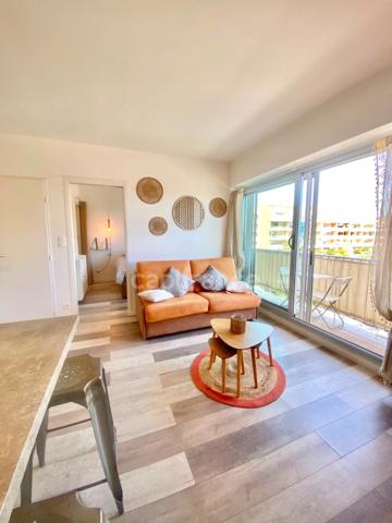 Appartement à vendre 2 pièces HYERES (83) - Port d'Hyères - Balcon - Vue dégagée