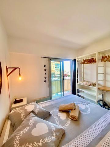 Appartement à vendre 2 pièces HYERES (83) - Port d'Hyères - Balcon - Vue dégagée
