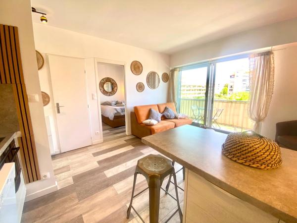 Appartement à vendre 2 pièces HYERES (83) - Port d'Hyères - Balcon - Vue dégagée