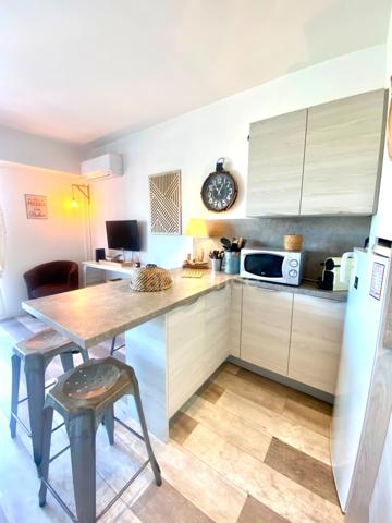Appartement à vendre 2 pièces HYERES (83) - Port d'Hyères - Balcon - Vue dégagée