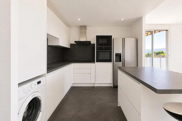 ***VISITE VIRTUELLE DISPONIBLE SUR DEMANDE...LA SEYNE-SUR-MER...LE THERMIDOR II...T3 RÉNOVÉ AVEC VUE BAIE...GARAGE DE 28 M²...LOCATAIRES EN PLACE***