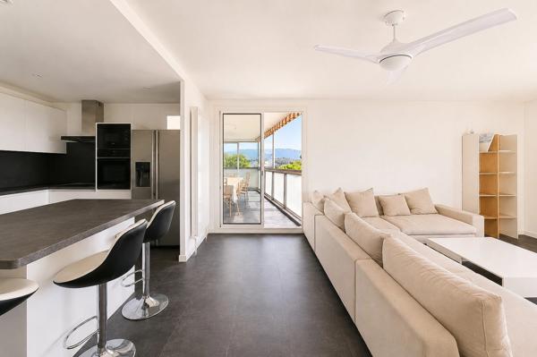 ***VISITE VIRTUELLE DISPONIBLE SUR DEMANDE...LA SEYNE-SUR-MER...LE THERMIDOR II...T3 RÉNOVÉ AVEC VUE BAIE...GARAGE DE 28 M²...LOCATAIRES EN PLACE***