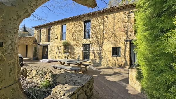 A vendre - Mas de caractère avec piscine - à Grans