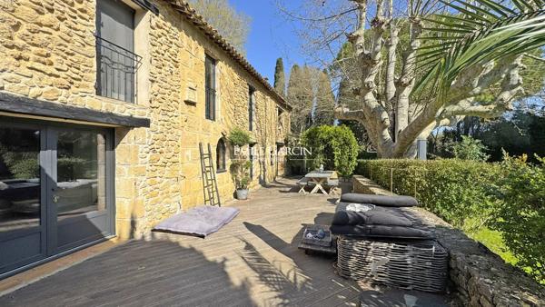 A vendre - Mas de caractère avec piscine - à Grans