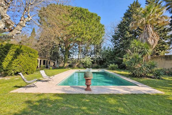 A vendre - Mas de caractère avec piscine - à Grans